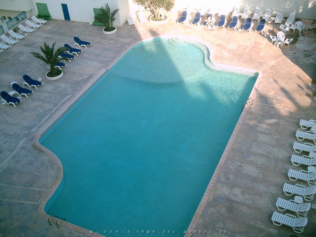 ORAN 04 2007 26 PISCINE DE L HOTEL A AIN EL TURCK.JPG